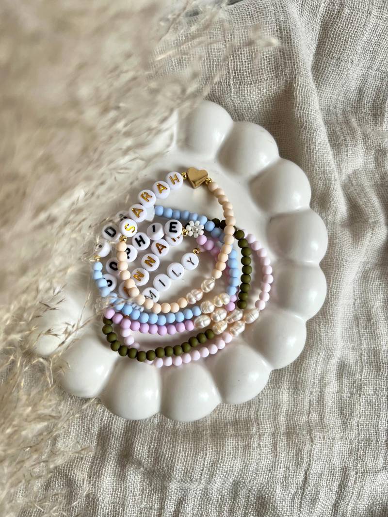 Personalisiertes Perlenarmband, Buntes Kinderarmband, Geschenkidee, Süßwasserperlen, Freundschaftsarmband von PerlerieByNadine