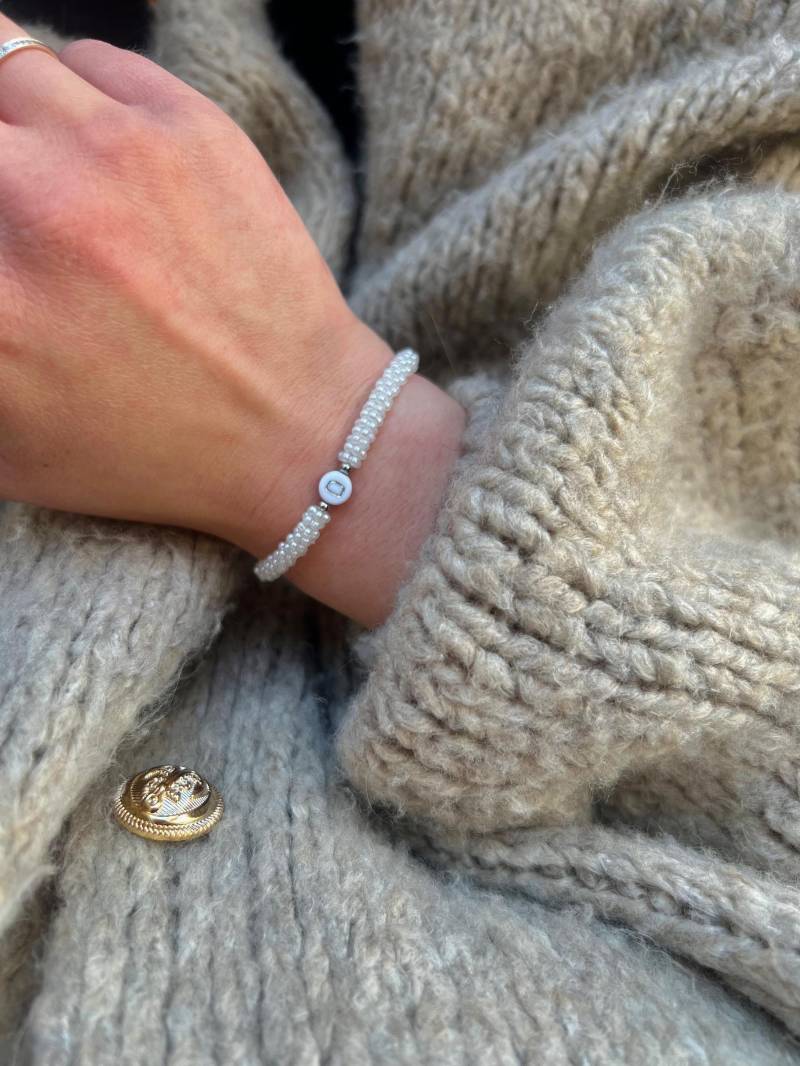 Personalisiertes Perlenarmband Aus Blumenperlen Und Rostfreien Edelstahlperlen, Buchstaben, Initiale, Geschenkidee, Weihnachten von PerlerieByNadine