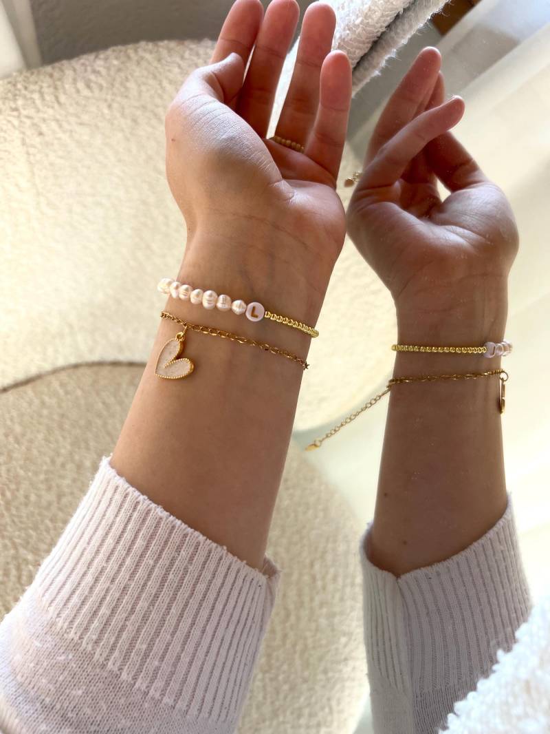 Personalisiertes Perlenarmband Aus Süßwasserperlen Und Rostfreiem Edelstahlperlen, Geschenkidee, Freundschaftsarmbänder, Initialen von PerlerieByNadine