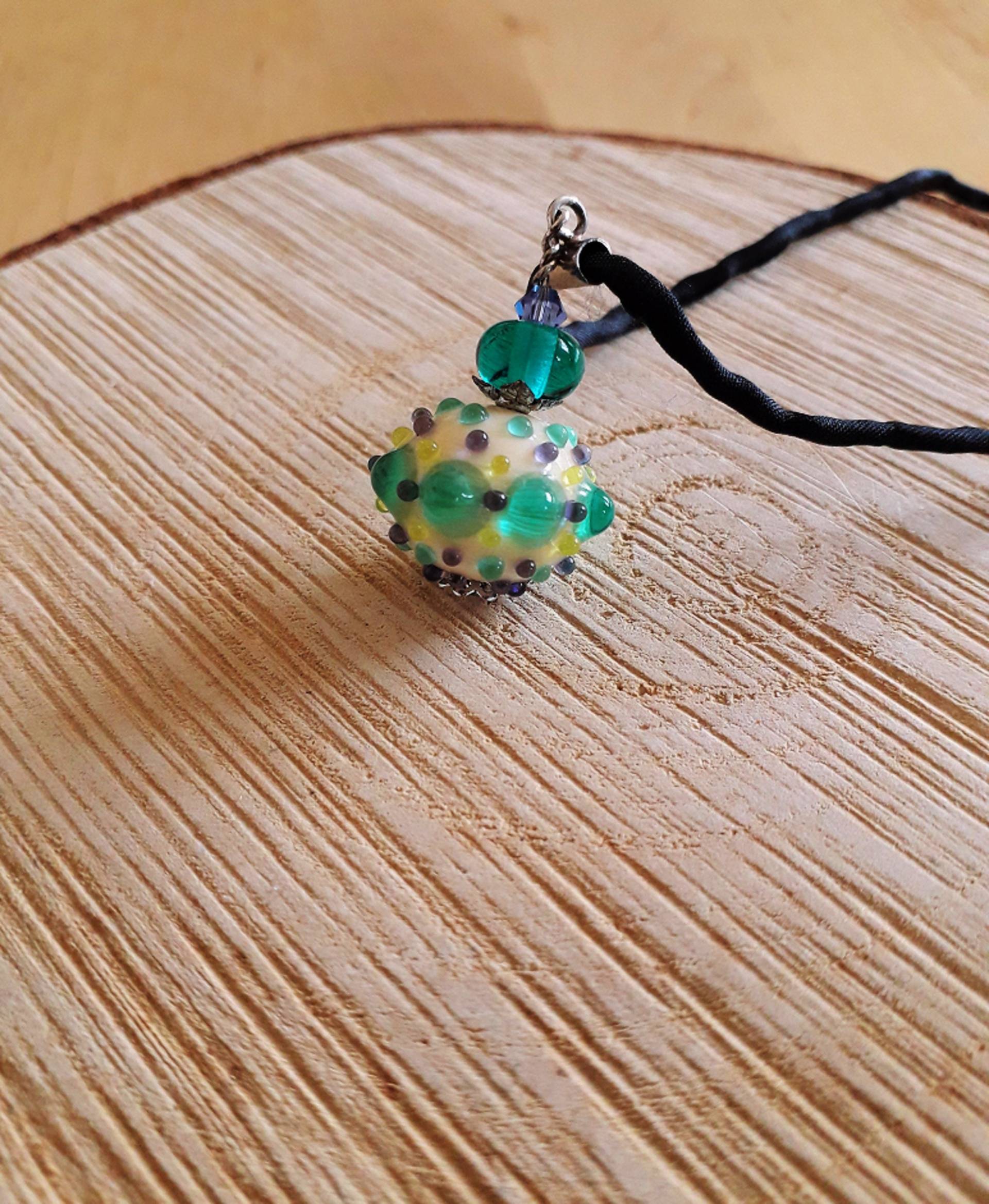 Glasperlen Anhänger Punktsatz Grün Mit Violettem Wasser, Halskette Murano Glas Perlen Handwerker, Original Glasperlen Anhänger Punktsatz Grün Mit Violettem Wasser, Halskette Murano Glas Perlen Handwerker, Original von PerlesFusion