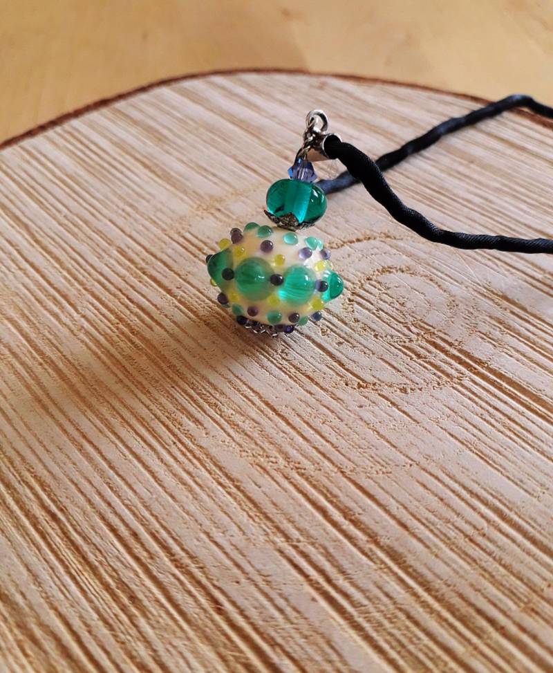 Glasperlen Anhänger Punktsatz Grün Mit Violettem Wasser, Halskette Murano Glas Perlen Handwerker, Original Glasperlen Anhänger Punktsatz Grün Mit Violettem Wasser, Halskette Murano Glas Perlen Handwerker, Original von PerlesFusion