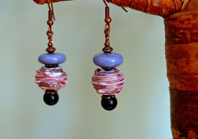 Lampwork-Glas - Und Kupferohrringe Glasdraht, Lila Glasohrringe, Muranoglas - Kupferohrringe Lampwork-Glas - Und Kupferohrringe Glasdraht, Lila Glasohrringe, Muranoglas - Kupferohrringe von PerlesFusion