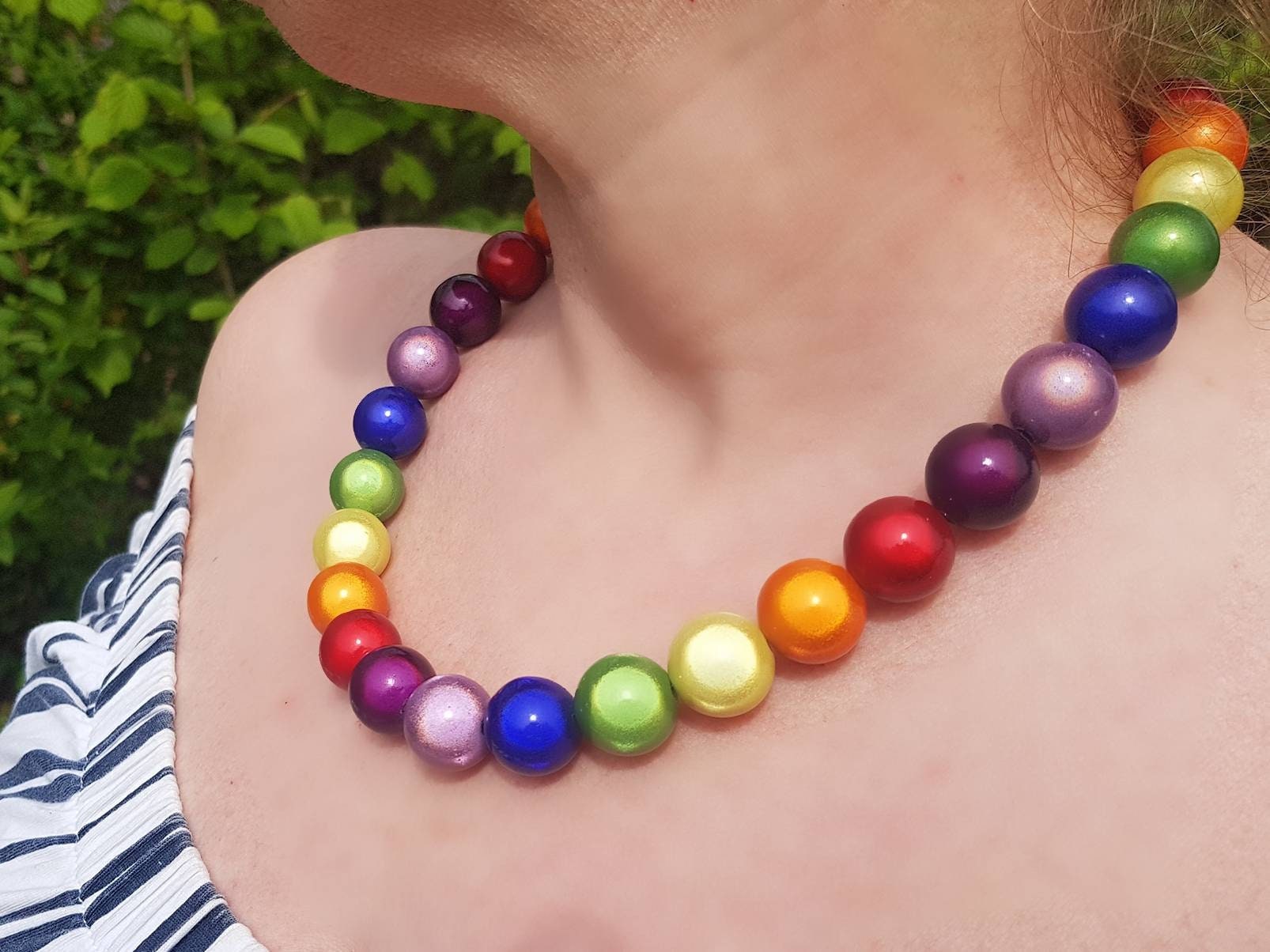 Regenbogen Wunder Perlenkette, Klobige Große Perle Bunte Festival Halskette, Reflektierender Schmuck, Stolz Oder lbgtq Geschenk Für Frauen von PerlesMagiquesDevon