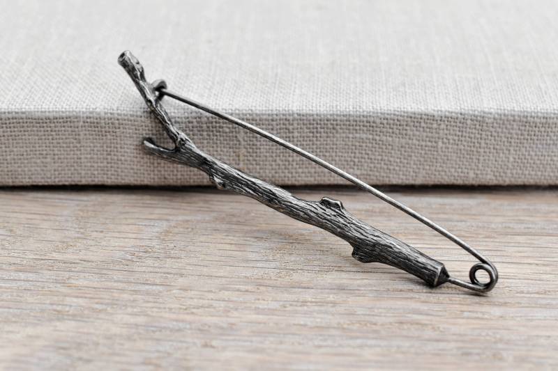 Natürliche Nadel in Form Eines Astes Als Kilt - Oder Tuchnadel von Perlokraphy