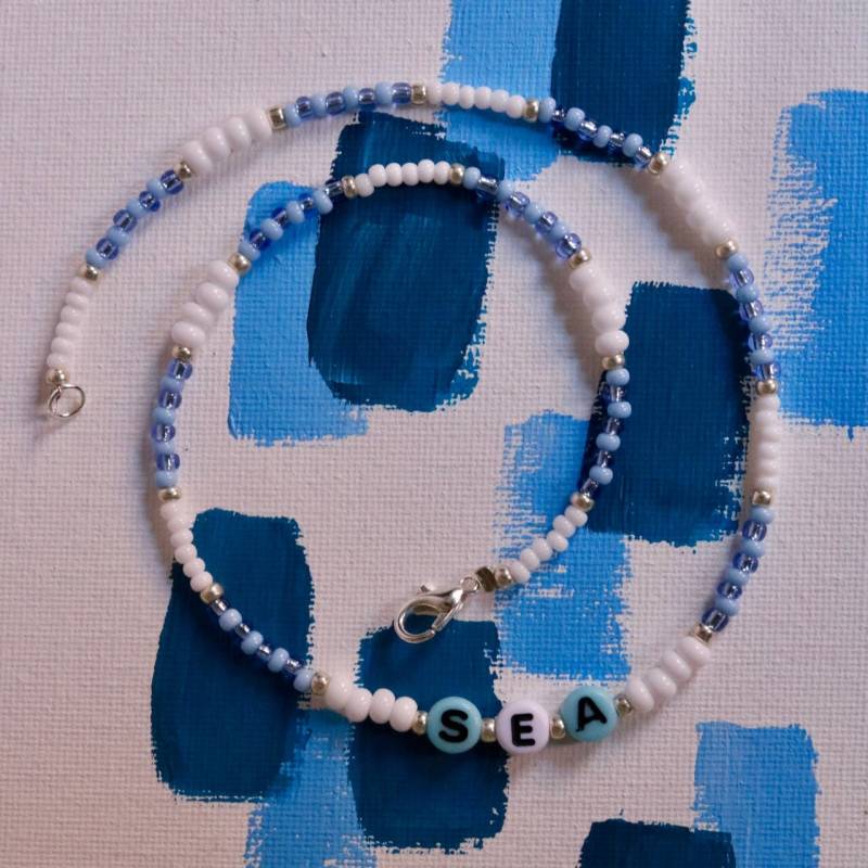 Blaue Oder Grüne Personalisierte Perlenkette Mit Buchstaben Blaue Oder Grüne Personalisierte Perlenkette Mit Buchstaben von PerlsPerlsPerls