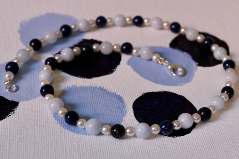 Perlenkette Mit Runden Chalcedon Und Lapislazuli Naturstein Perlen Perlenkette Mit Runden Chalcedon Und Lapislazuli Naturstein Perlen von PerlsPerlsPerls