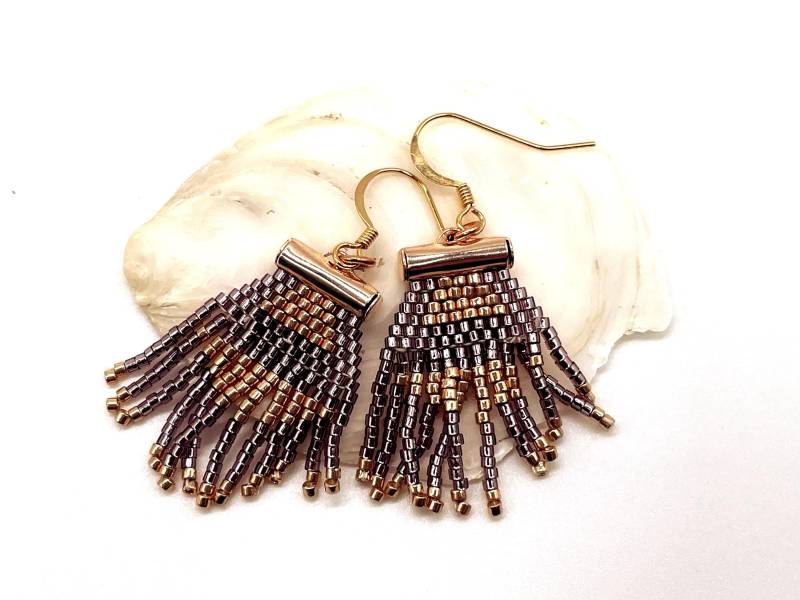 Lipa - Ohrringe Aus Lila Und Golden Schimmernden Miyukiperlen Lipa - Ohrringe Aus Lila Und Golden Schimmernden Miyukiperlen von PerlwerkHamburg