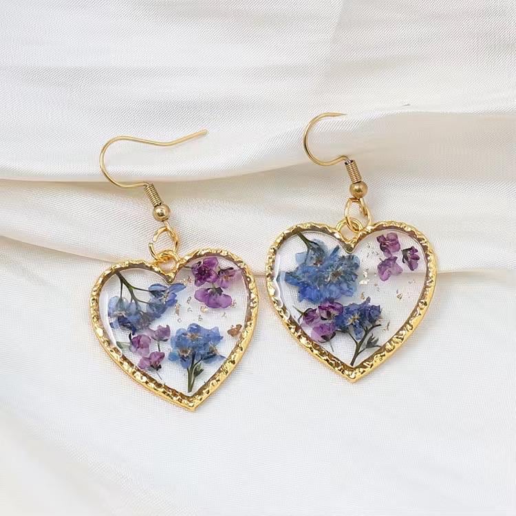 Real Flower Earrings Heart Shape - 18K Gold Plated Resin Earrings, Boho Floral Jewelry, Botanical Gift For Her von PerpetuaByAdriana