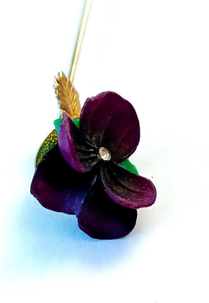 Gold Ton Porzellan Stiefmütterchen Blumen Anstecknadel Gold Ton Porzellan Stiefmütterchen Blumen Anstecknadel von PerpetualThingsUS