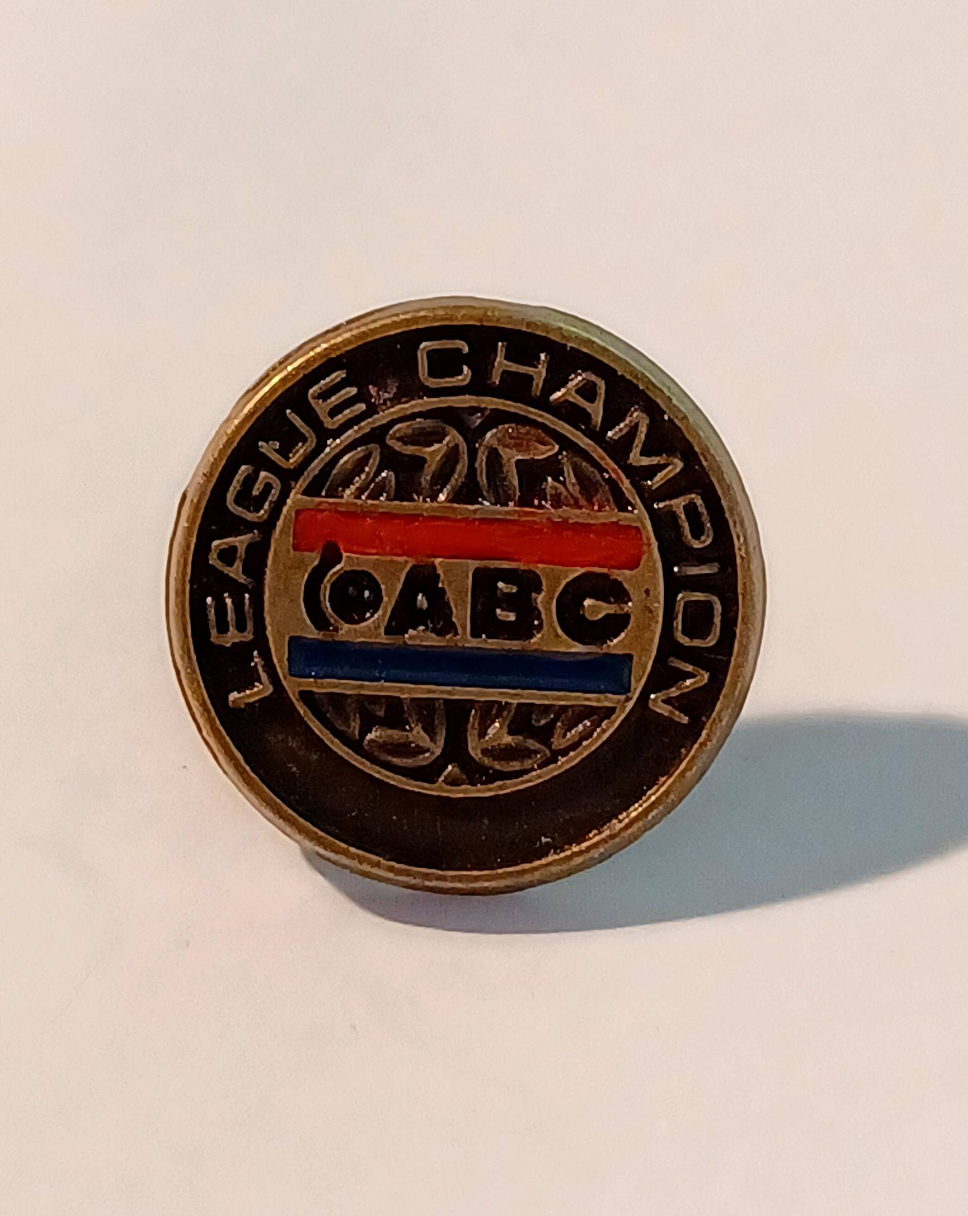 Vintage Abc Bowling League Champion Bronze Ton Revers/Hut Pin Souvenir 0610 Vintage Abc Bowling League Champion Bronze Ton Revers/Hut Pin Souvenir 0610 von PerpetualThingsUS