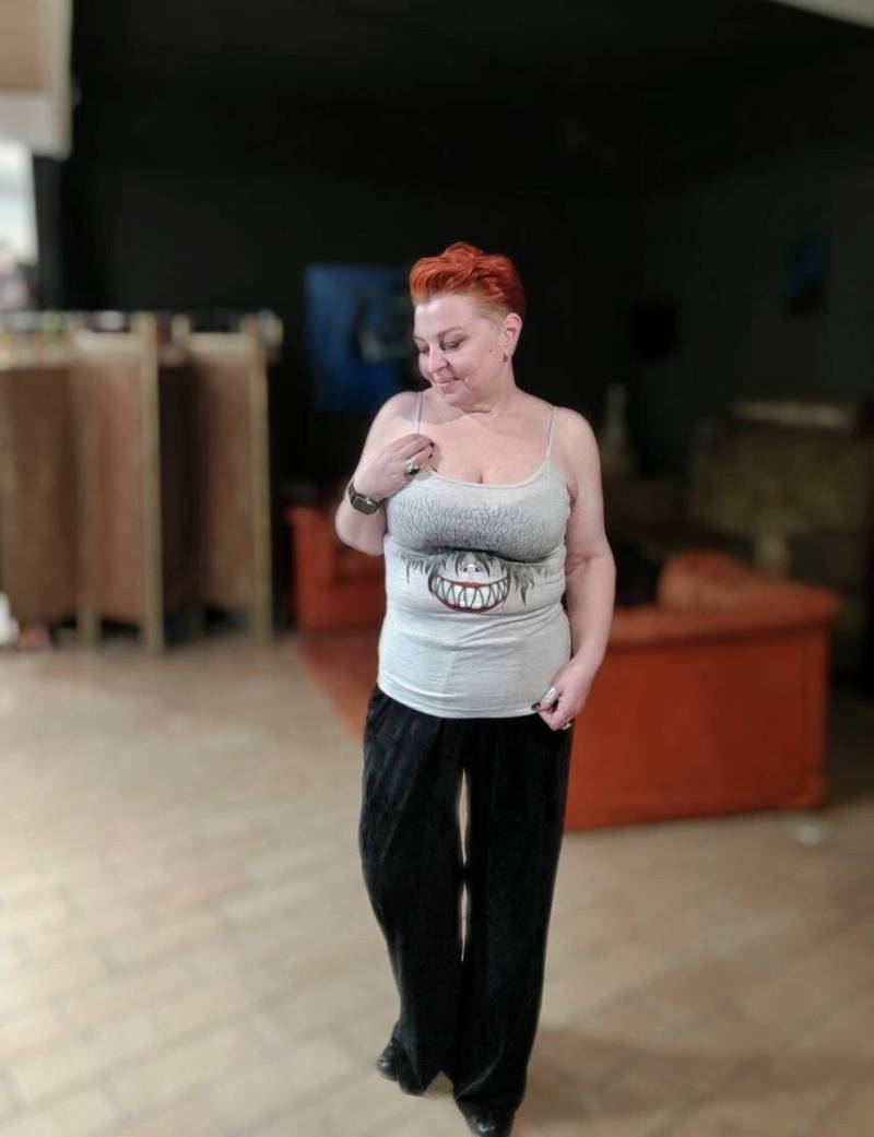 Handbemaltes Ärmelloses Tank Top Modernes Festival T-Shirt von Persikeliz