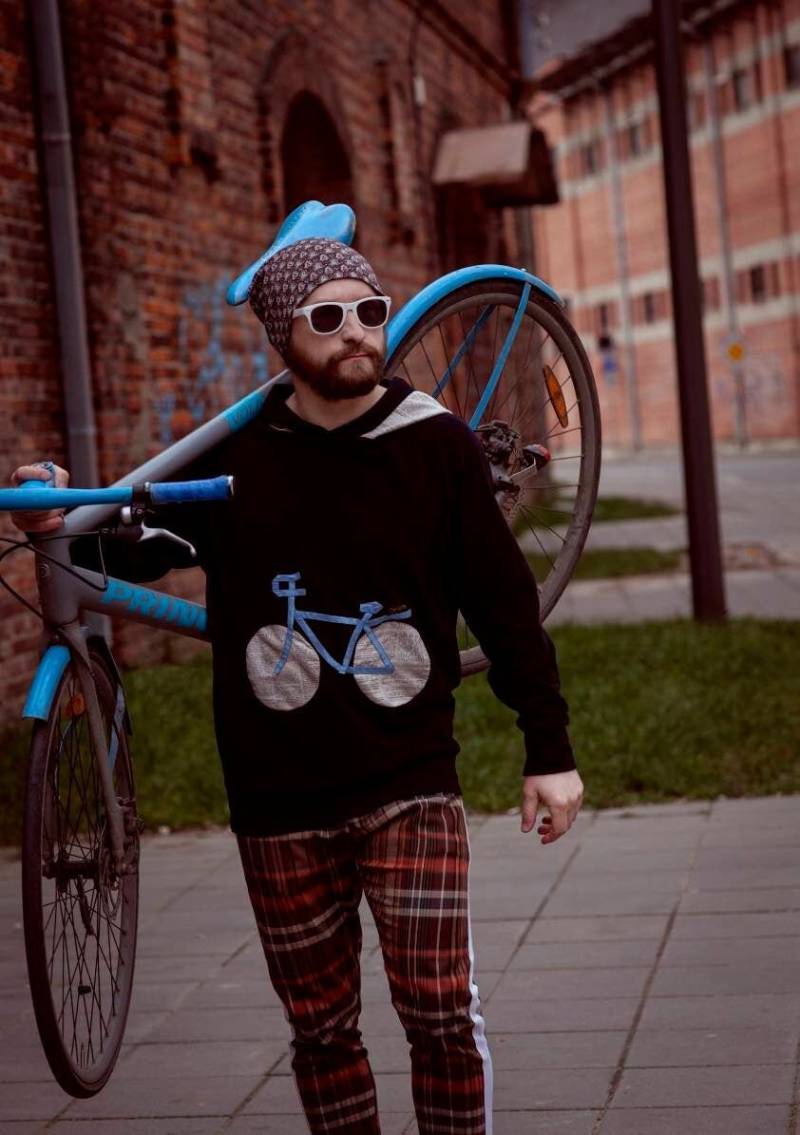 Herren Schwarzer Hoodie Handgemachtes Sweatshirt Mit Fahrrad Applikation von Persikeliz