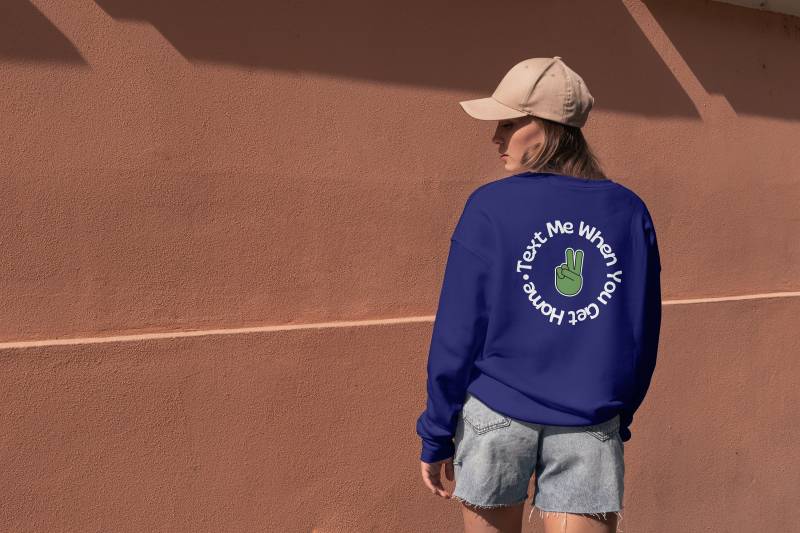 Text Mir, Wenn Sie Nach Hause Zurück Gedruckt Sweatshirt, Gildan Unisex Heavy Blend ™ Crewneck, Mädchen Gang Nachdenklich Sweatshirt von PersonalTouchGals