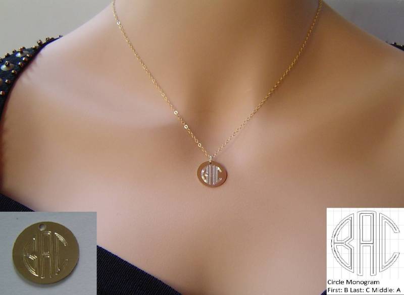 Gold Disc Halskette, Große Halskette, Monogramm Halskette, Kreis Initiale Halskette, 14K Fill, Sterling Silber Namen Halskette von PersonalandDesign