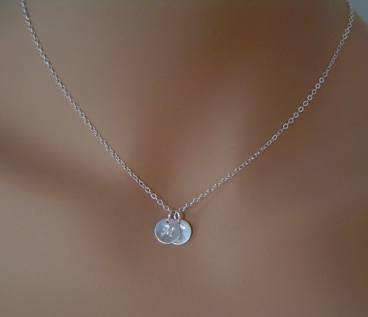 Personalisierte Gold Disc Halskette, Silber Scheibe, Initial Charm Schlichter Täglicher Schmuck, Geburtstag, Brautjungfern, Mutterschmuck von PersonalandDesign