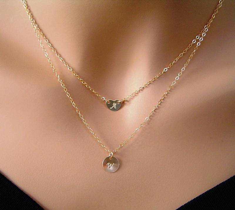 Personalisierte Gold Herz Layering Halskette Set/Disc Filled Halsketten Zarte Mit Initial von PersonalandDesign