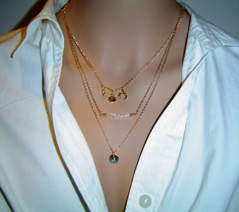 Personalisierte Hufeisen Blatt Kleeblatt Figa Fist Layering Halskette/Geburtsstein Gold Disc Zarte von PersonalandDesign