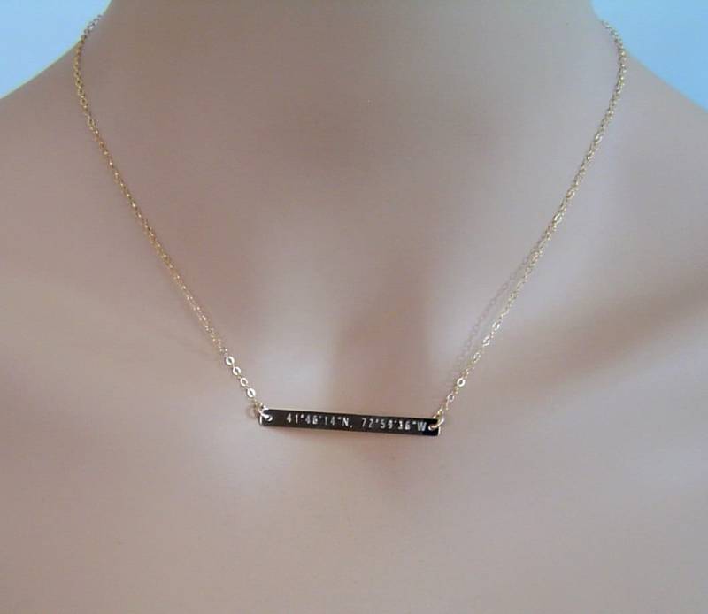 Personalisierte Lange Gold Skinny Bar Halskette, Koordinaten Länge Gps Gravur Namen Silber Halskette von PersonalandDesign