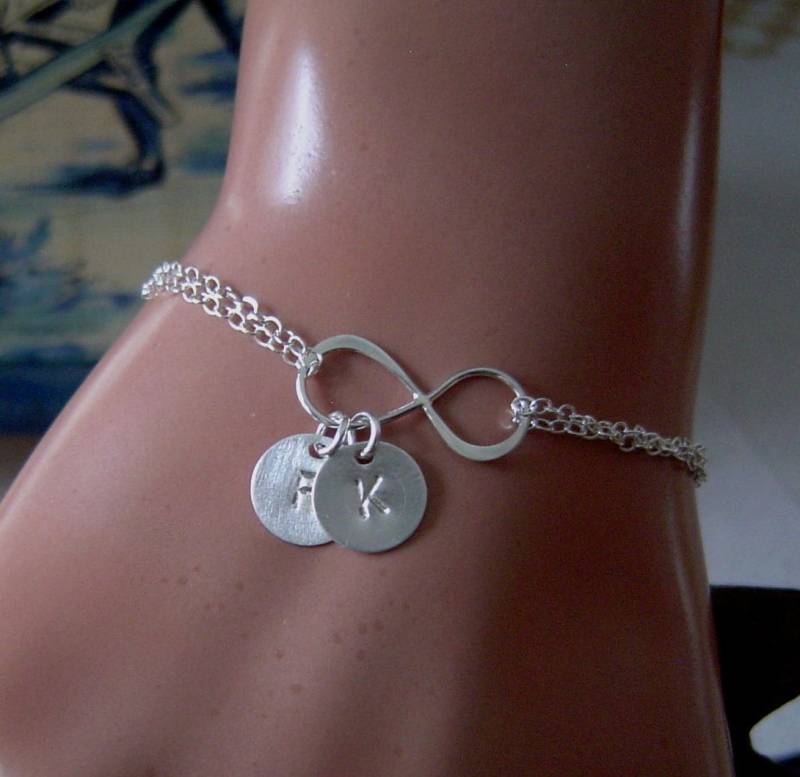 Silber Disc Armband, Gold Personalisiertes Infinity Initial Brautjungfern Freundschaftsarmband von PersonalandDesign