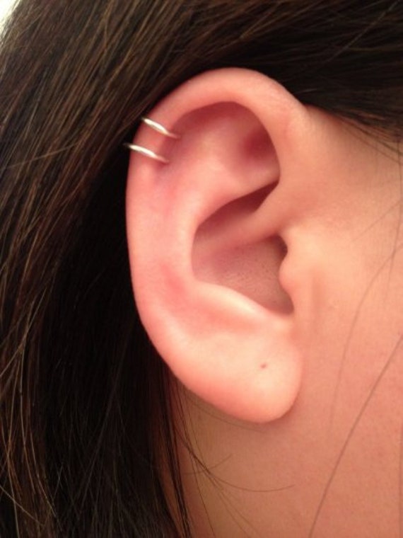 Doppel Loop Ohrmanschette Fake-Piercing von PersonalisedLayered