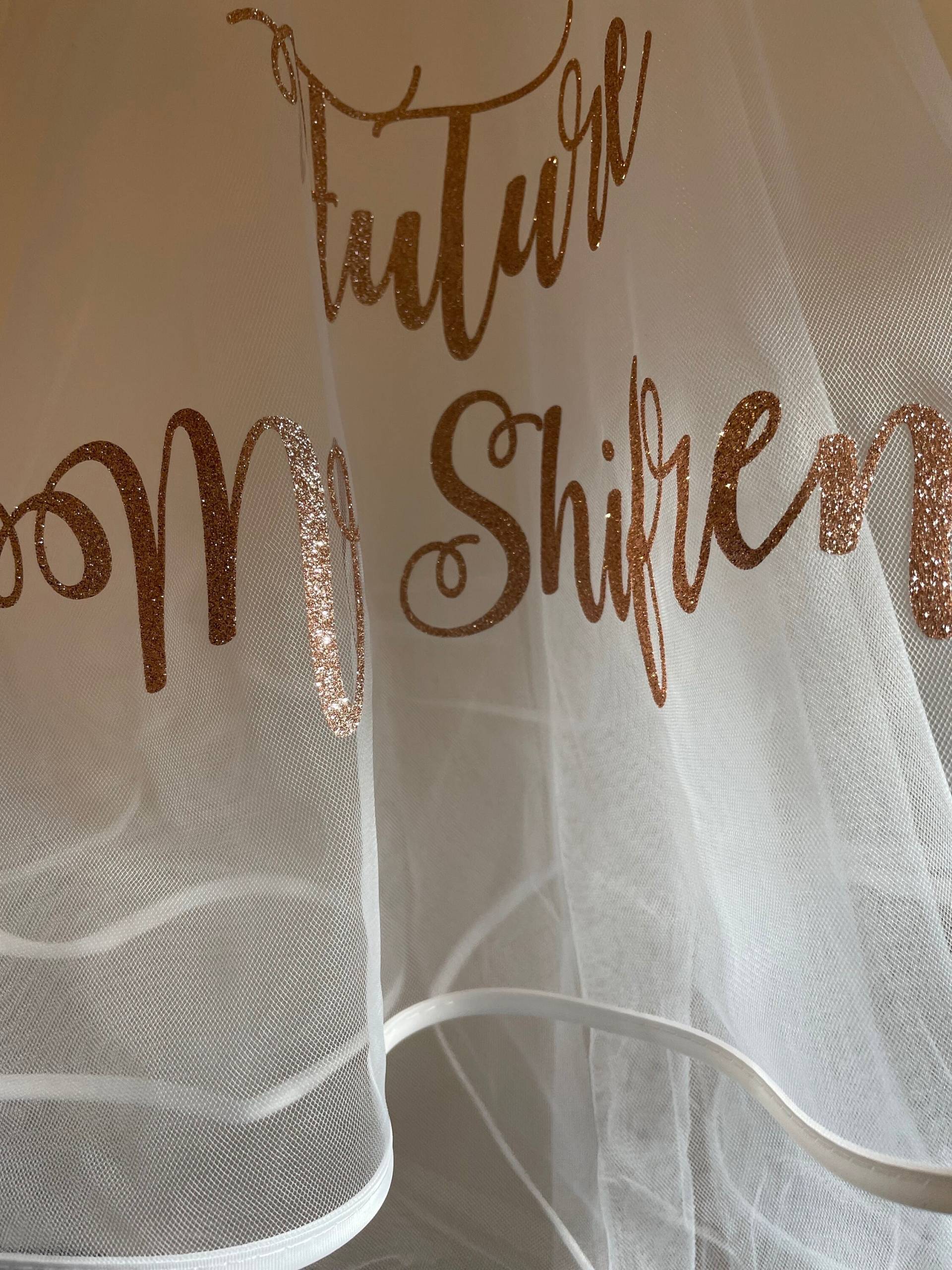 Zukunft Mrs Classy Personalisierte Schleier | Glitter Gedruckt Junggesellinnenabschied Henne Do Zukünftige Frau Personalisiert Brautparty Zukunft Mrs Classy Personalisierte Schleier | Glitter Gedruckt Junggesellinnenabschied Henne Do Zukünftige Frau Personalisiert Brautparty von PersonalisedVeil