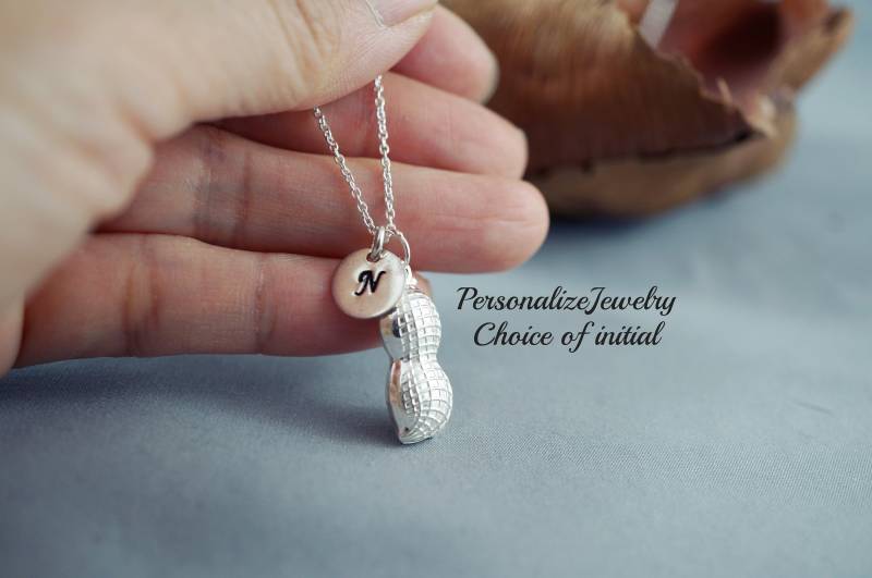 Erdnuss Sterling Silber Halskette | 925 Zarter Initial Anhänger Handgestempelte Runde Anfangsscheibe Durchdachtes Geburtstagsgeschenk Für Sie von PersonalizeJewelry