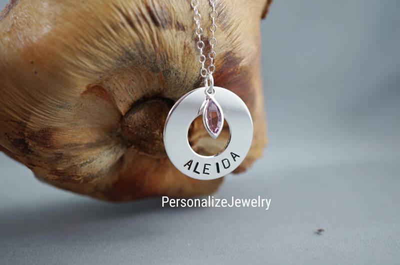 Handgestempelte Namen Halskette | Sterling Silber Washer Mit Swarovski Geburtssteinen Benutzerdefinierte Schwester & Mama Geburtstagsgeschenk von PersonalizeJewelry