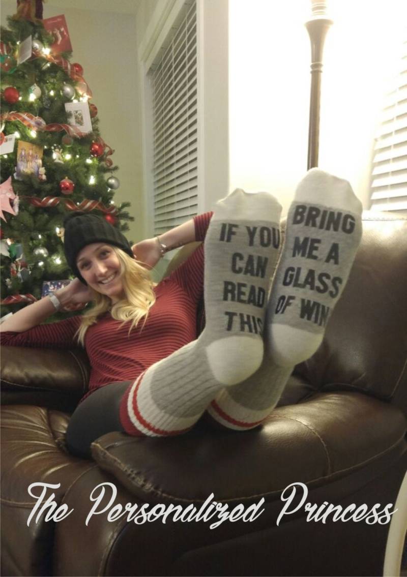 Wenn Sie Dies Lesen Können Socken, Wine Socks, Bring Me Glass Of Wine, Wollsocken, Benutzerdefinierte Weihnachtsgeschenk, Weingeschenk, Damensocken von PersonalizePrincess1