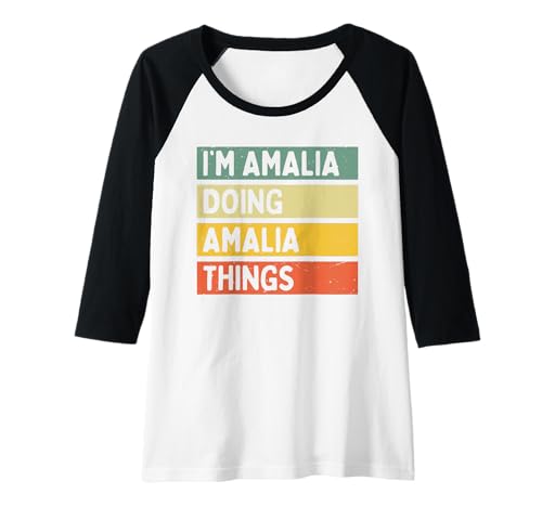 Damen I'm Amalia Doing Amalia Things Lustiges personalisiertes Zitat Raglan von Personalized Gift Ideas Amalia