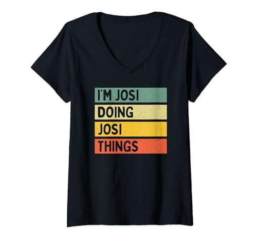 Damen "I'm Josi Doing Josi Things" Lustiges personalisiertes Zitat T-Shirt mit V-Ausschnitt von Personalized Gift Ideas Josi