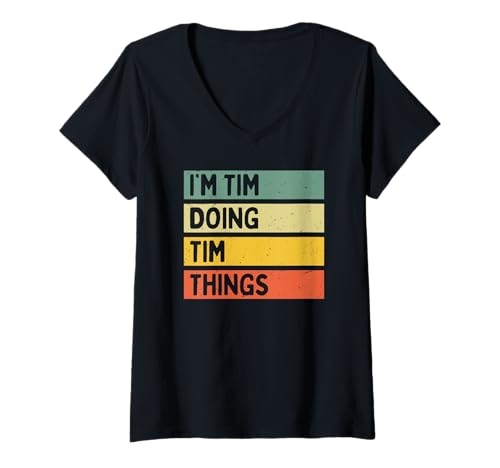 Damen I'm Tim Doing Tim Things Lustiges personalisiertes Zitat T-Shirt mit V-Ausschnitt Damen I'm Tim Doing Tim Things Lustiges personalisiertes Zitat T-Shirt mit V-Ausschnitt von Personalized Gift Ideas Tim