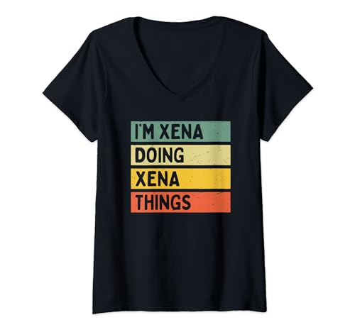 Damen "I'm Xena Doing Xena Things" Lustiges personalisiertes Zitat T-Shirt mit V-Ausschnitt von Personalized Gift Ideas Xena