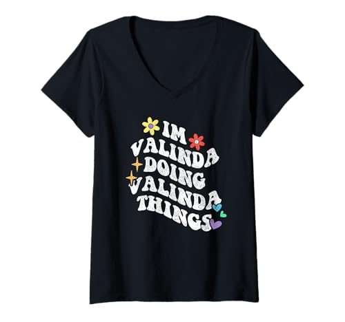 Damen Retro Groovy I'm Valinda Doing Valinda Things Funny Mother T-Shirt mit V-Ausschnitt von Personalized Name Mothers Day outfit For Women