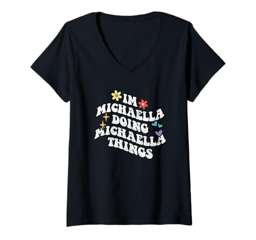 Damen Retro Groovy Ich Bin Michaella Ich Mache Michaellas lustige Dinge T-Shirt mit V-Ausschnitt von Personalized Name Mothers Day outfit For Women