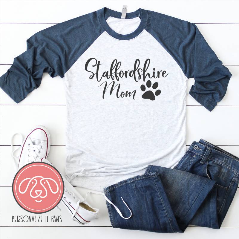 American Staffordshire Hund Mama Raglan von Personalizeitpaws