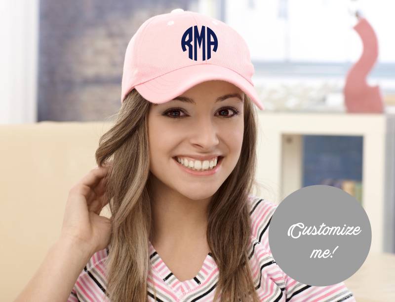 Monogramm-Hut von Personalizeitpaws