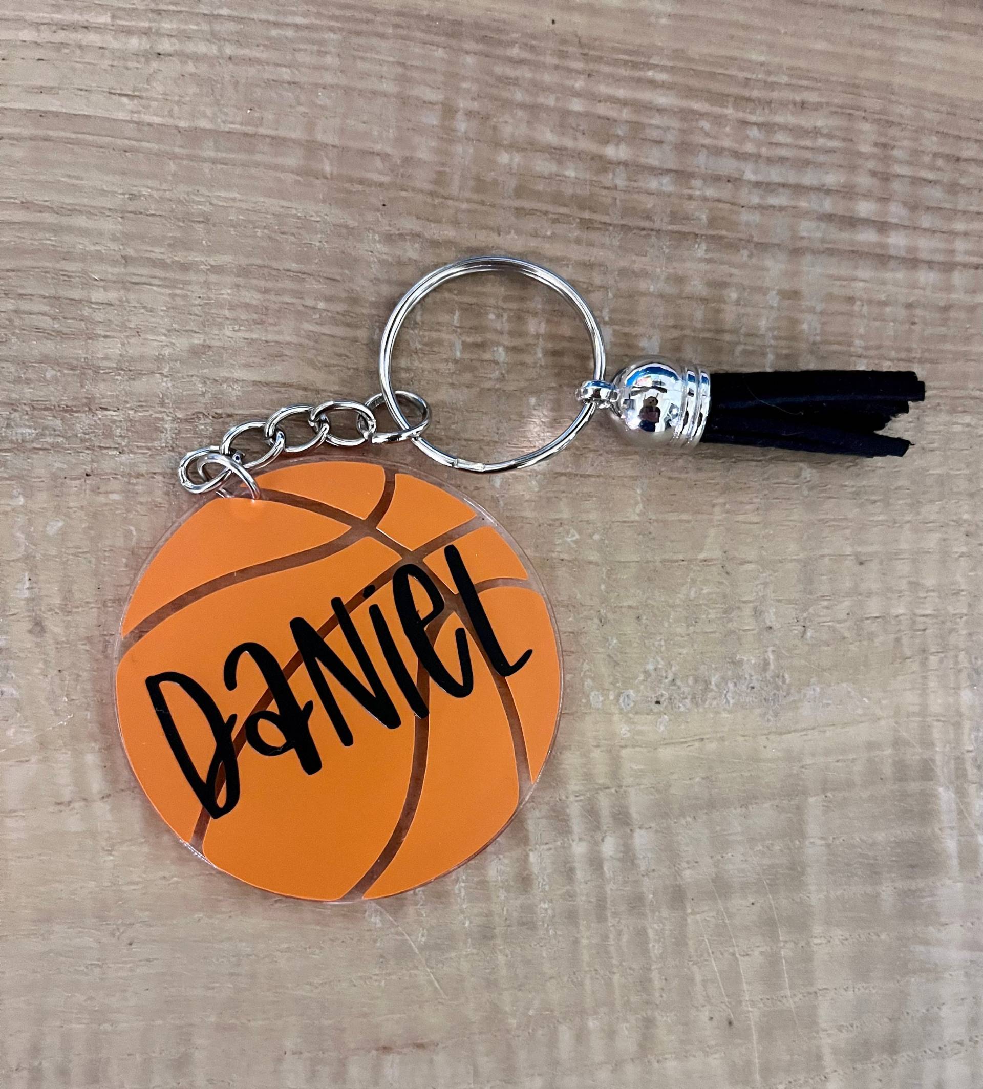 Personalisierter Basketball-Schlüsselanhänger/Personalisiertes Keychain Geschenkidee Basketball-Thema Jungen - Oder von PersonallyMeUK