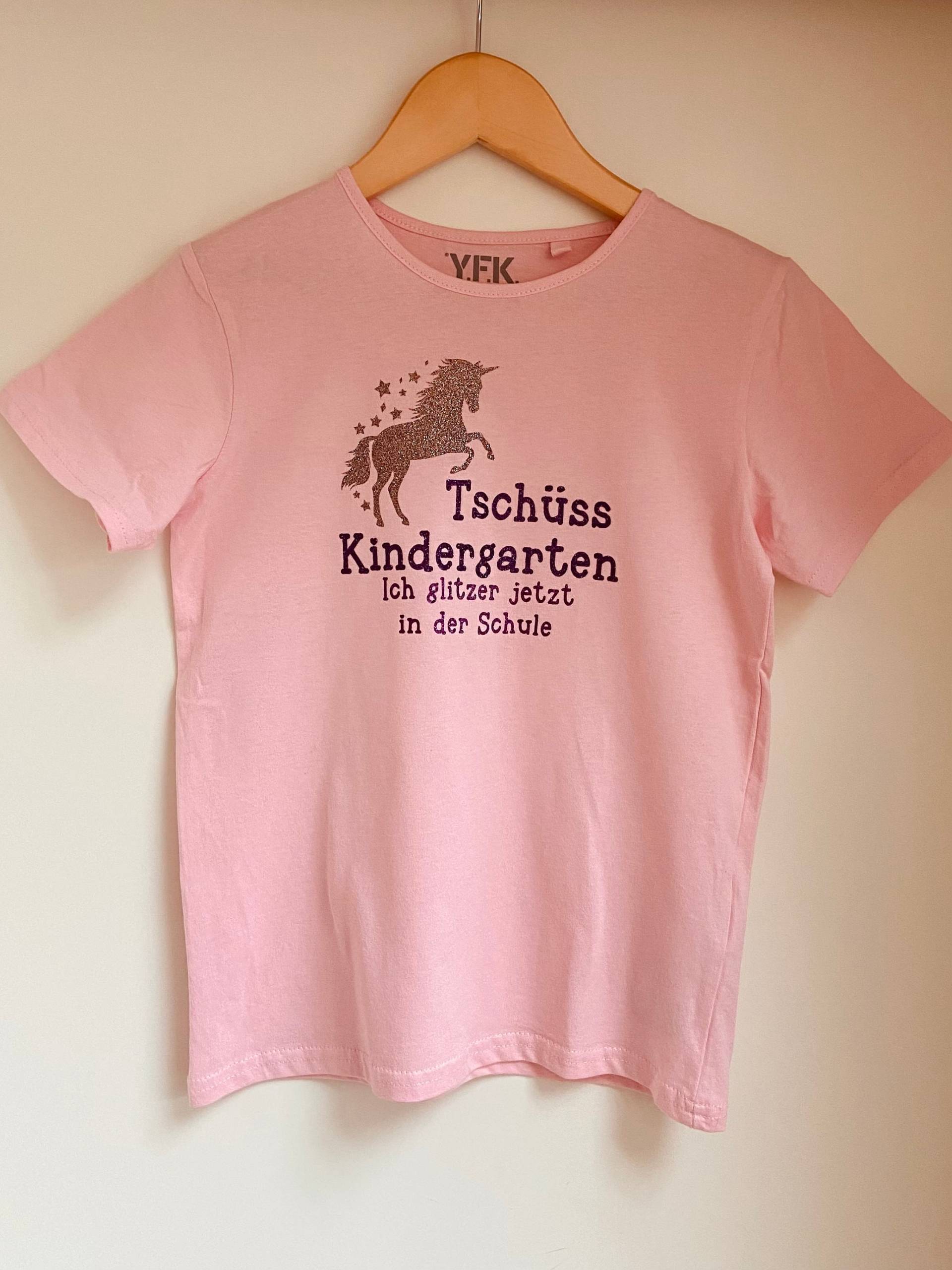 Ich Glitzer Jetzt in Der Schule - Geschenk Einschulung Schulkind T-Shirt Bügelbild Einhorn Schulanfang Erste Klasse Diy Ich Glitzer Jetzt in Der Schule - Geschenk Einschulung Schulkind T-Shirt Bügelbild Einhorn Schulanfang Erste Klasse Diy von Personikat