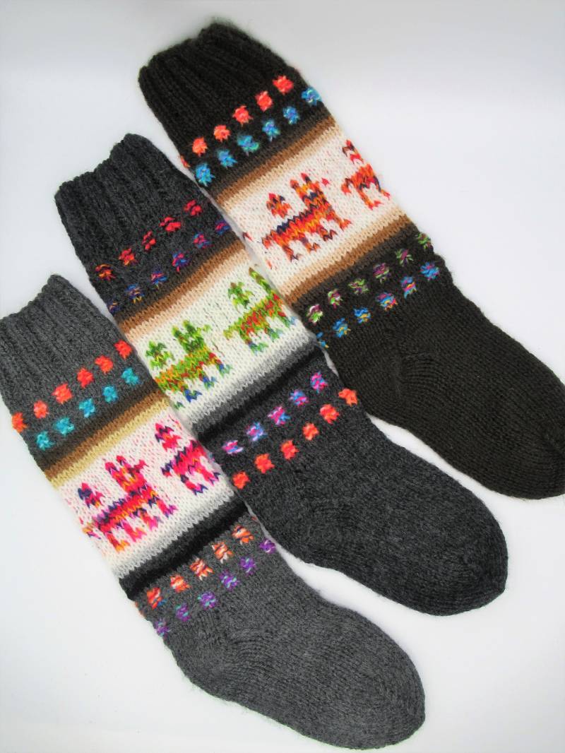 Erwachsene Alpakamischung Handgestickte Lange Socken/Alpakasocken Mit Lama-Design von PeruBonito