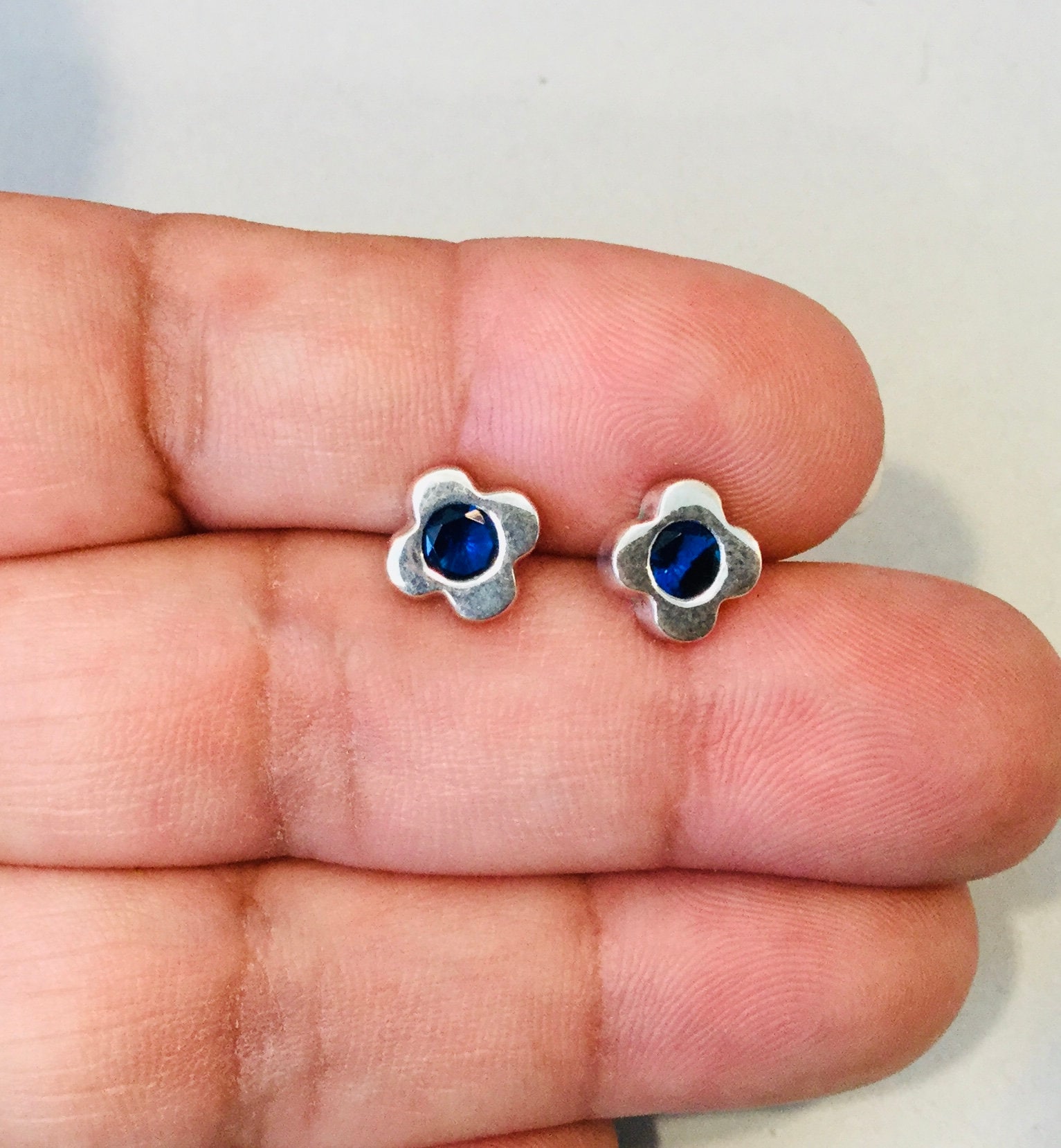 sterling Silber, Blauer Saphir Flowe Ohrstecker, Doppelseitiger Ohrring, September Birthstones Geschenk von PeruMuchikstore