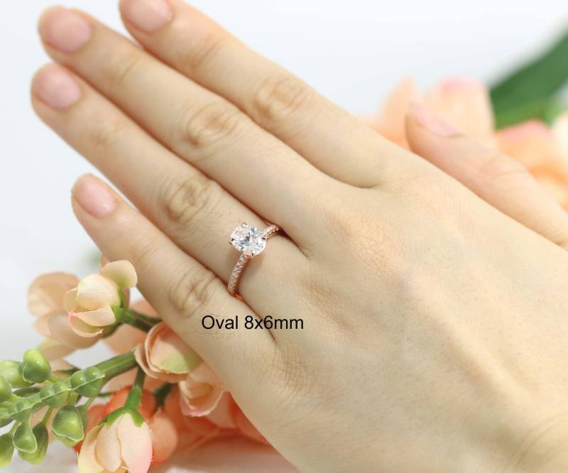 1.5Ctw | 8 X 6 Mm Oval Akzentuierter Solitär Ring, Rotgold Verlobungsring, Ehering, Versprechensring, Jubiläumsring von PescaraJewelry