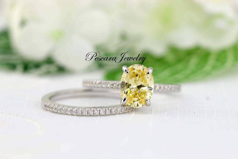 2.45 Ctw Oval Solitaire Braut Set, Brautring, Halb Eternity Band, Kanariengelber Cubic Zirkonia Ring, Sterling Silber von PescaraJewelry
