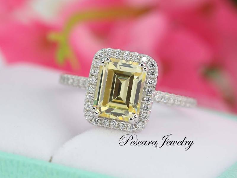3.4Ctw Licht Kanariengelb Smaragdschliff Halo Verlobungsring, Brautring, Versprechensring, Jubiläumsring, Ehering, Sterlingsilber von PescaraJewelry
