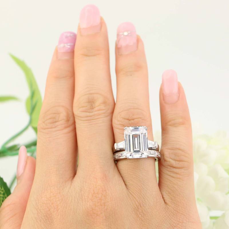 8 Karat Smaragdschliff Verlobungsring Mit Baguette Ewigkeit, Ehering Set, 3 Steine Ring, Cz Diamant Simulant von PescaraJewelry