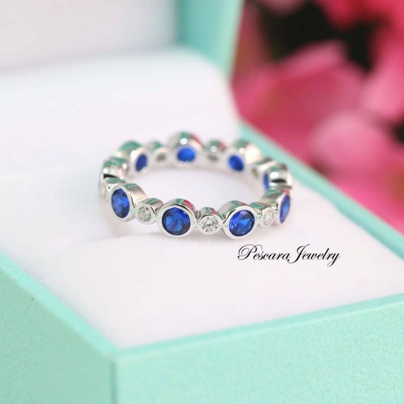 Cz Eternity Ring, Stapelring Saphir Ring Einzigartige Saphir, Benutzerdefinierte Saphirring, Blauer Edelstein Band, Saphirring von PescaraJewelry