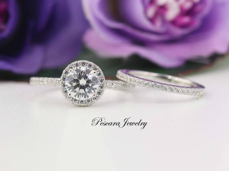 Hochzeitsring Set - Runder Halo Verlobungsring Ring Im Rundschliff Diamant Stimulieren Cz Brautsets Sterling Silber 1 Karat von PescaraJewelry
