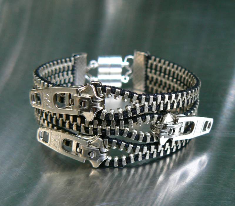 Nickel Uno Dos Tres Zipper Armband von PeteAndVeronicas
