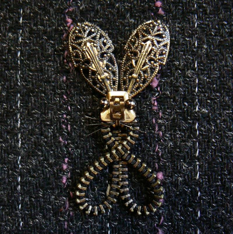 Osterhase Reißverschluss Brosche von PeteAndVeronicas