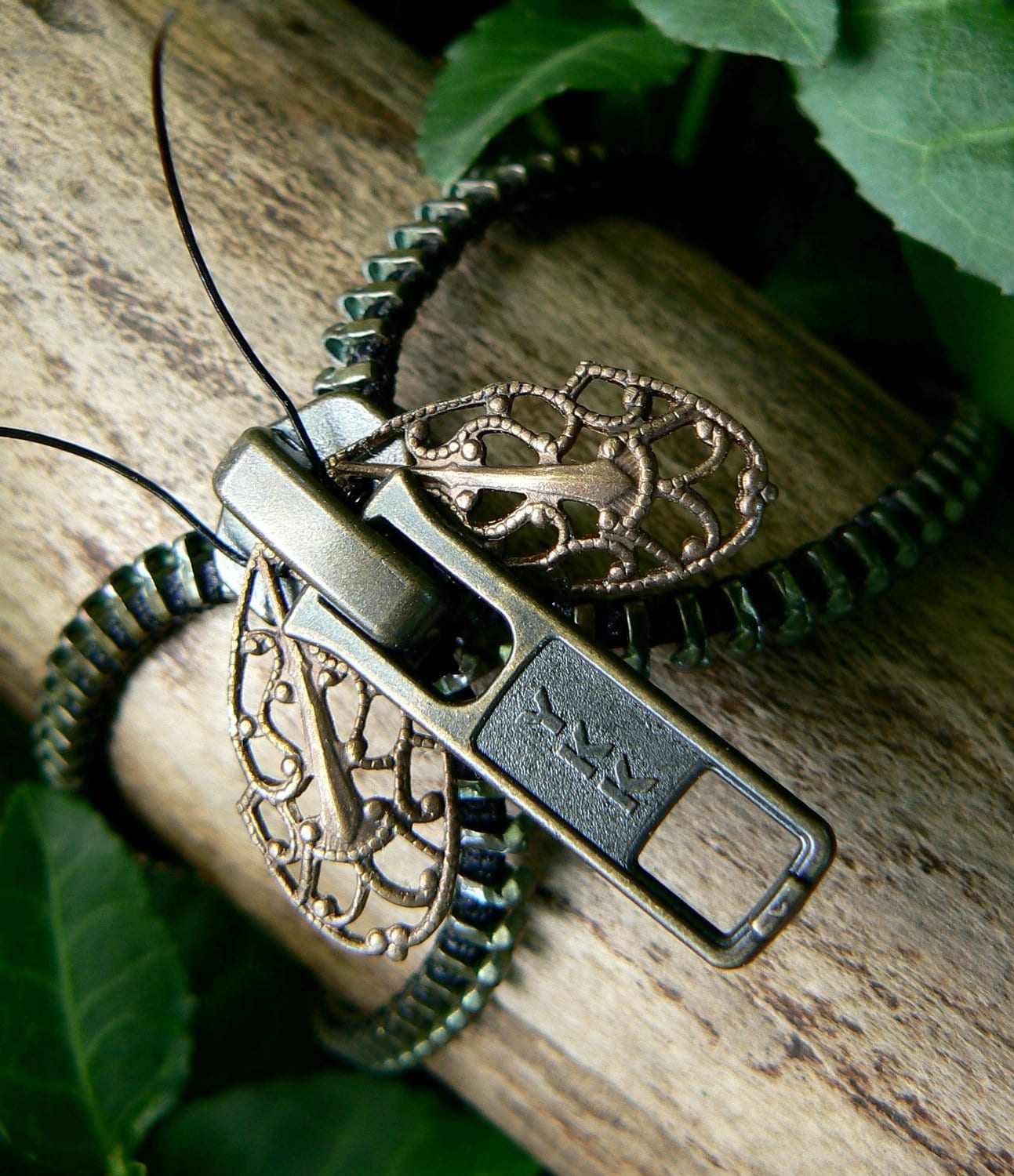 steampunk Motte Reißverschluss Armband von PeteAndVeronicas