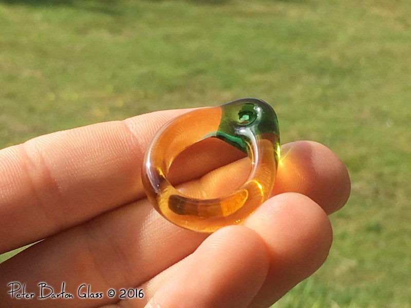 Handgemachte Glas Jelly Sweet Ring Oder Halskette in Gelb Mit Grünen Stein von PeterBartonGlass